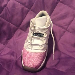 Jordan 11 low pink snakeskin